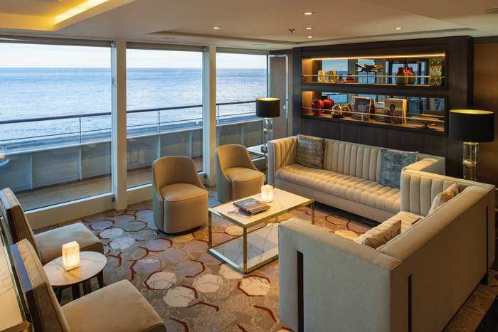 AOV World Voyager Observation Lounge 2.jpg